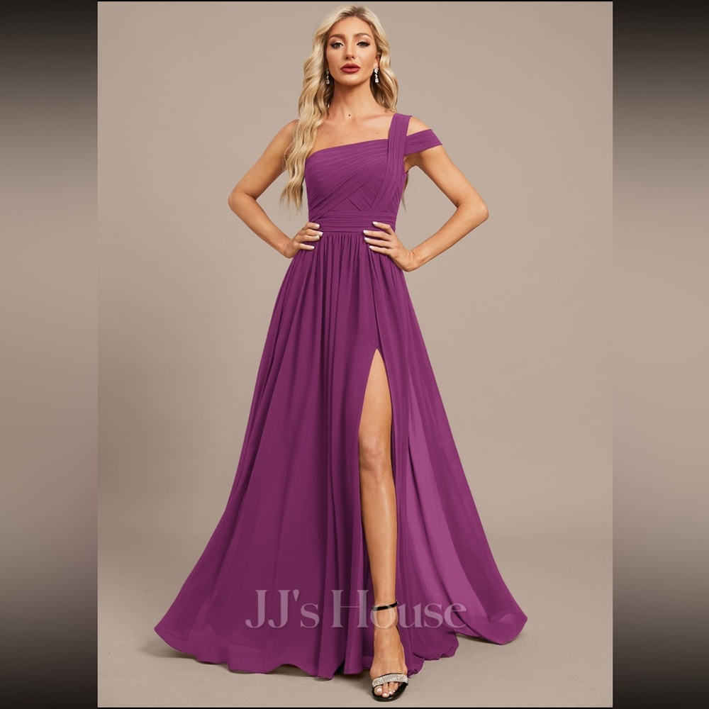 JJ’s House, never used, The dress didn't fit me. New with tag.